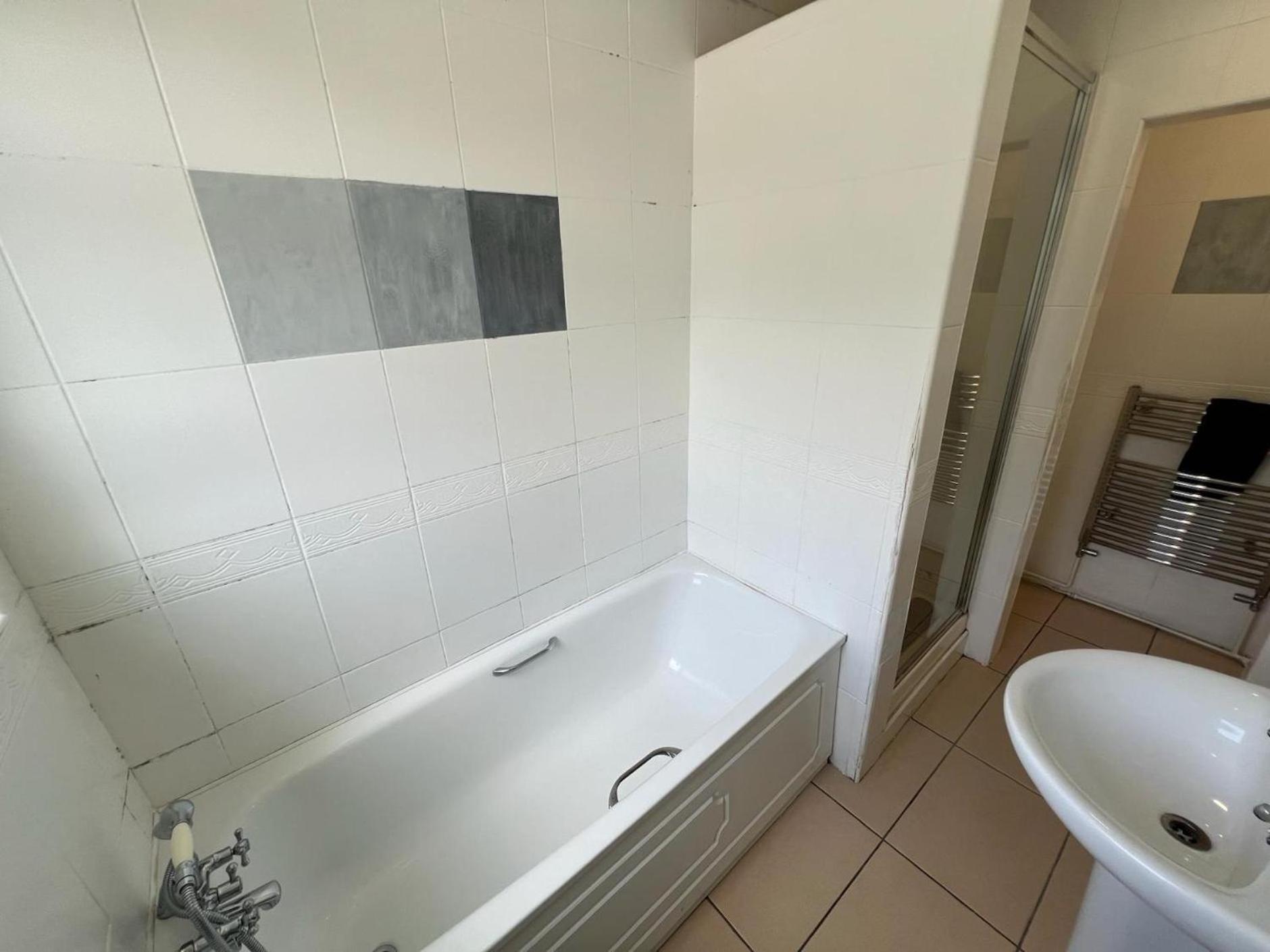 Great 4 Bedroom House - Great Location - Garden - Parking - Fast Wifi - Smart Tv - Newly Decorated - Sleeps Up To 8! Only 10 Mins Drive To Sandbanks Beach! Close To Poole & Bournemouth Экстерьер фото